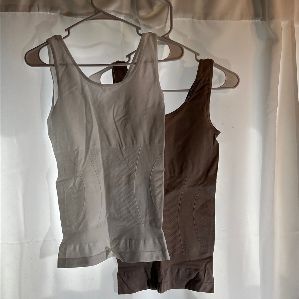 Nautica Seamless Shaping Tank Tops in White and Brown